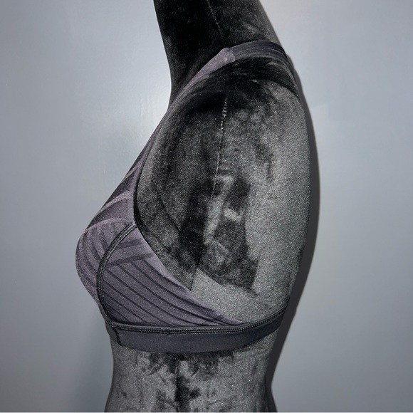 Lululemon Racerback Bra - Black - Size 4 - Picture 2 of 5